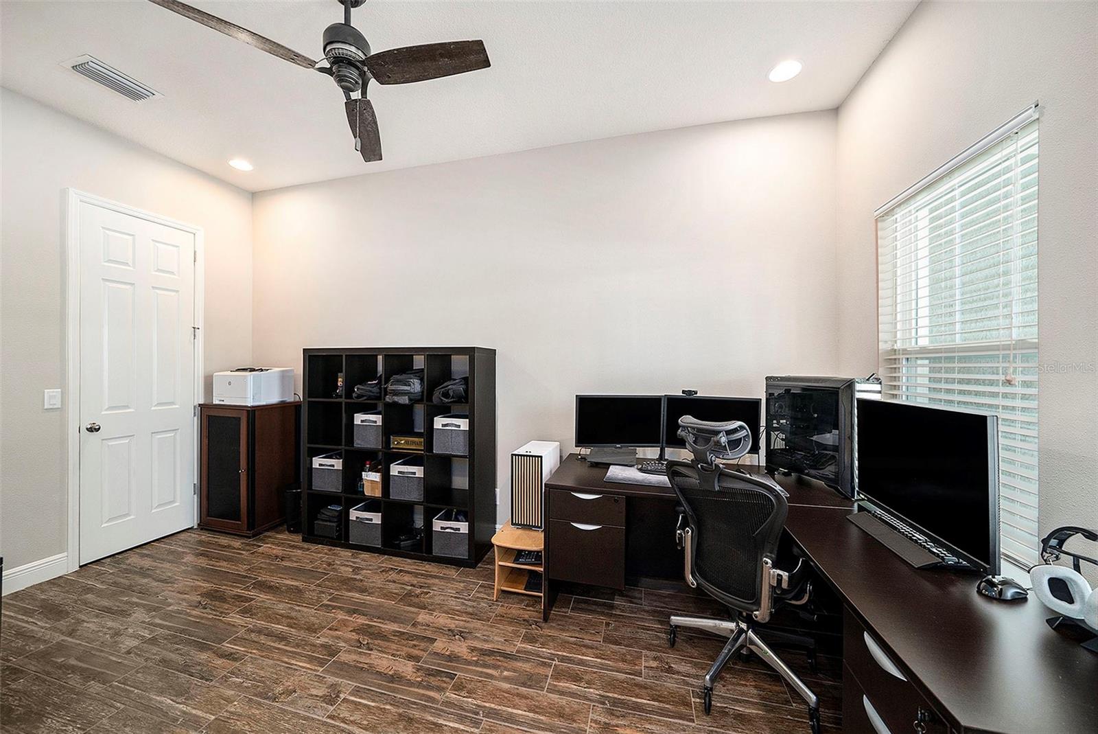 Listing photo id 16 for 8016 Rock Spring Court