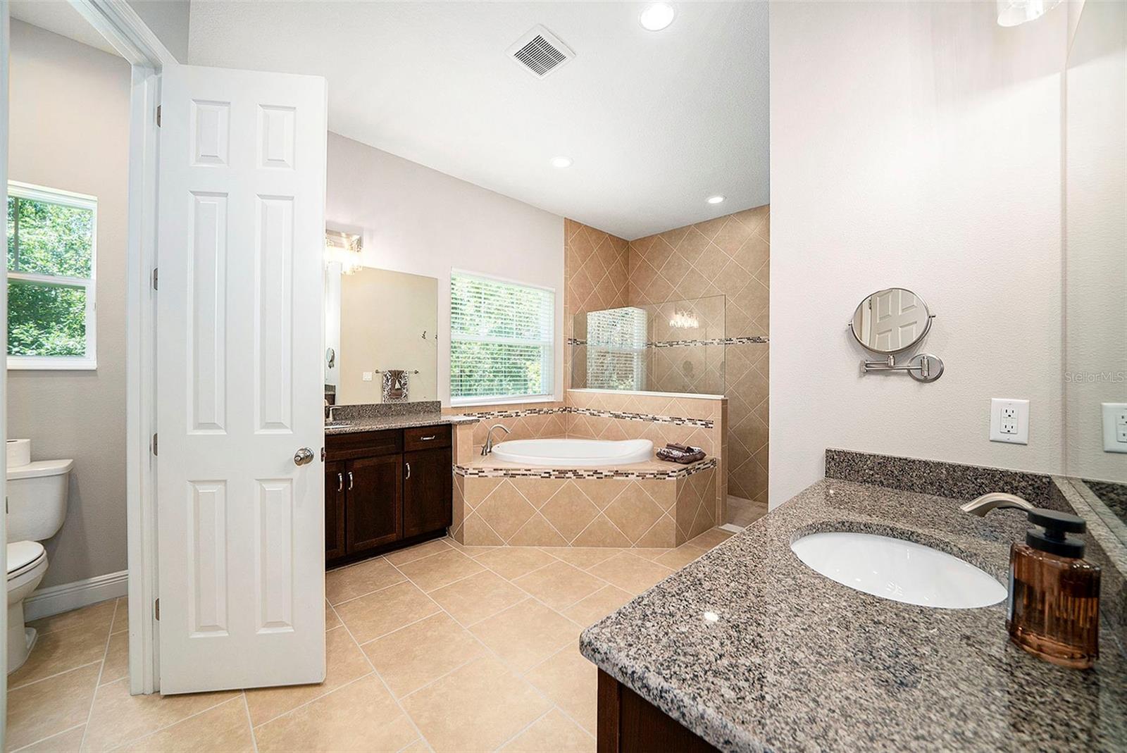 Listing photo id 18 for 8016 Rock Spring Court