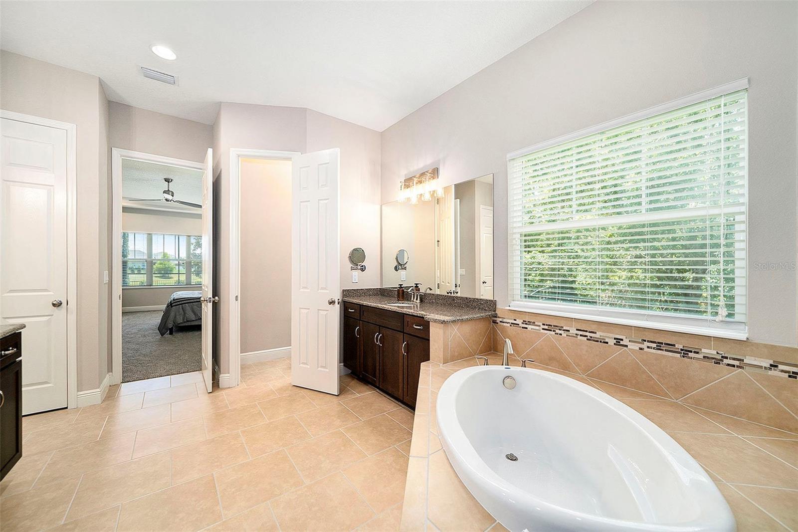 Listing photo id 19 for 8016 Rock Spring Court