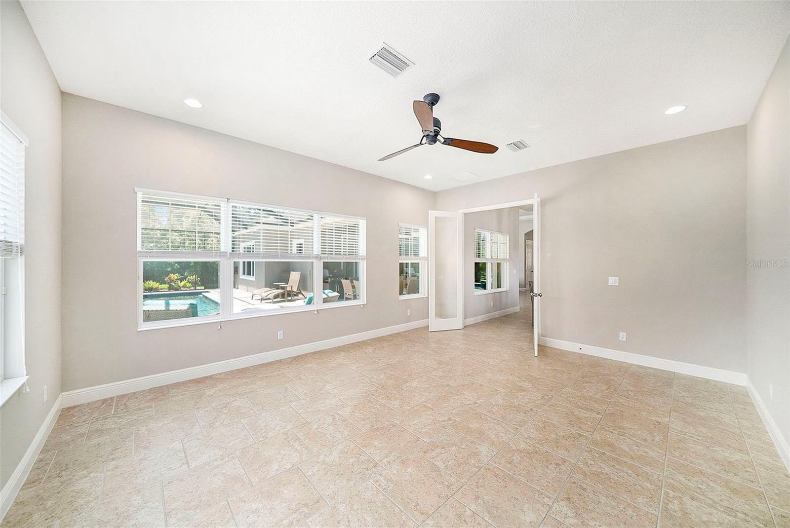 Listing photo id 23 for 8016 Rock Spring Court