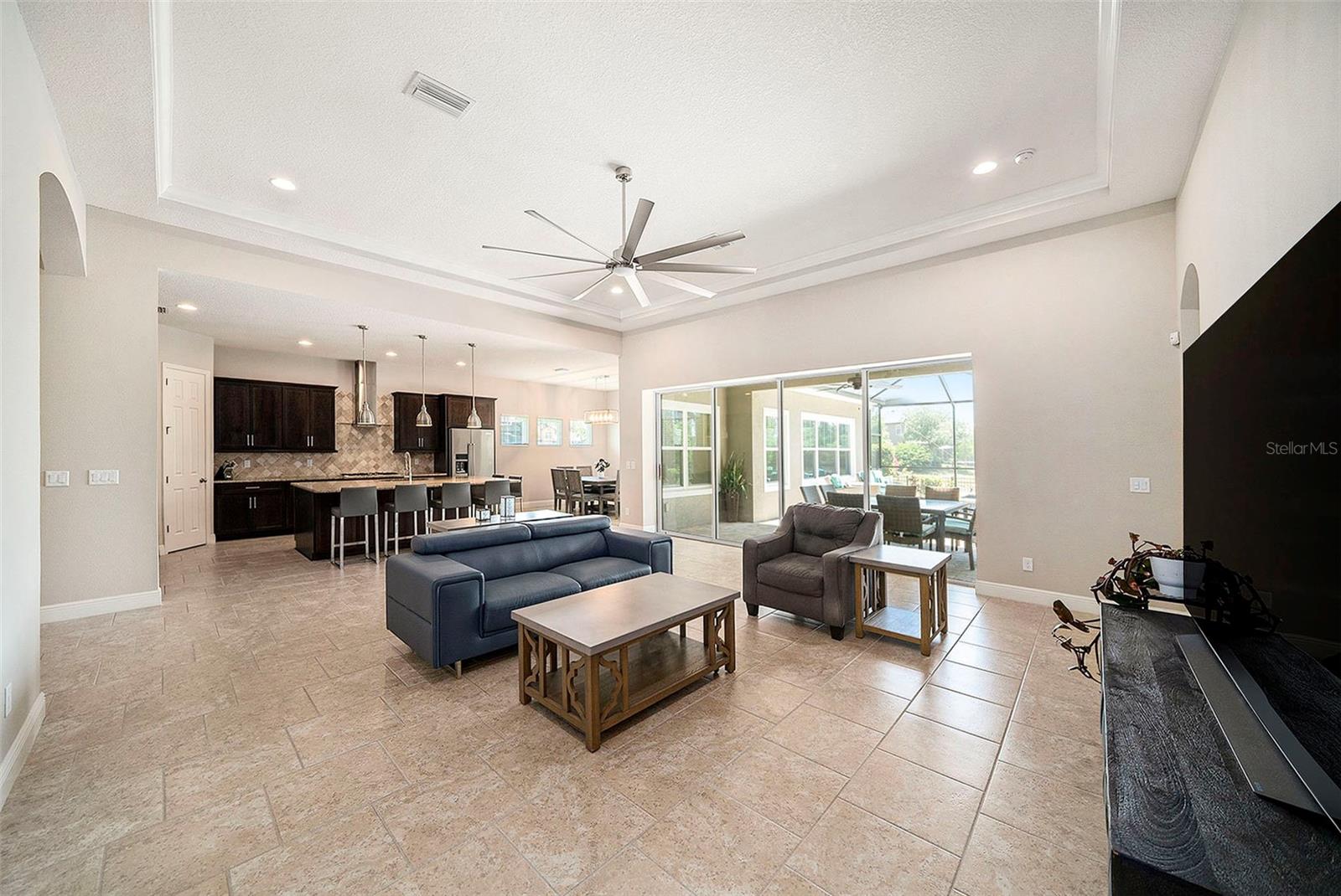 Listing photo id 2 for 8016 Rock Spring Court