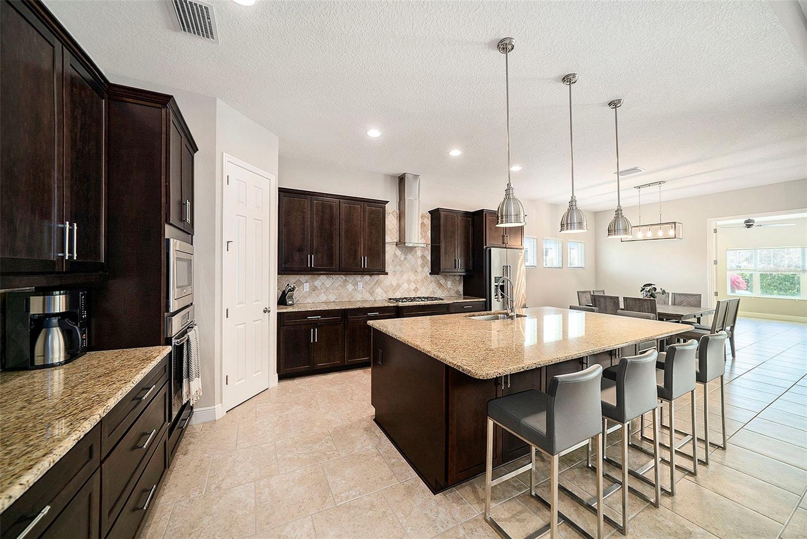 Listing photo id 5 for 8016 Rock Spring Court