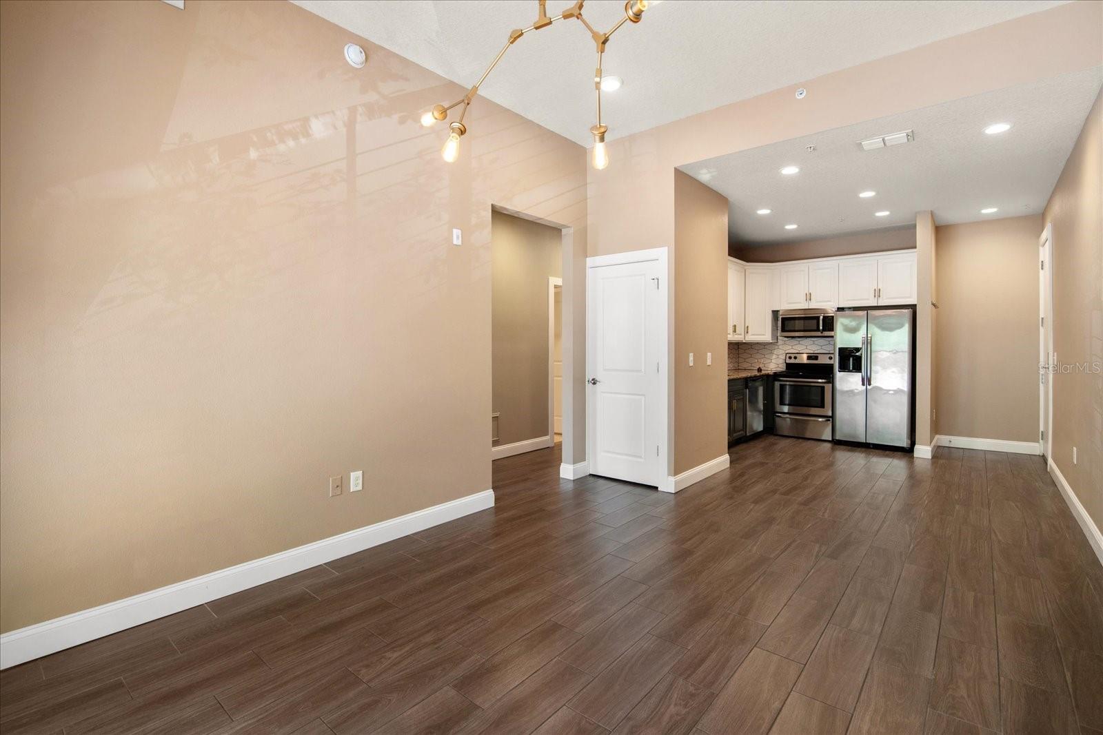 Image 19 of 35 For 2253 Central Avenue 206