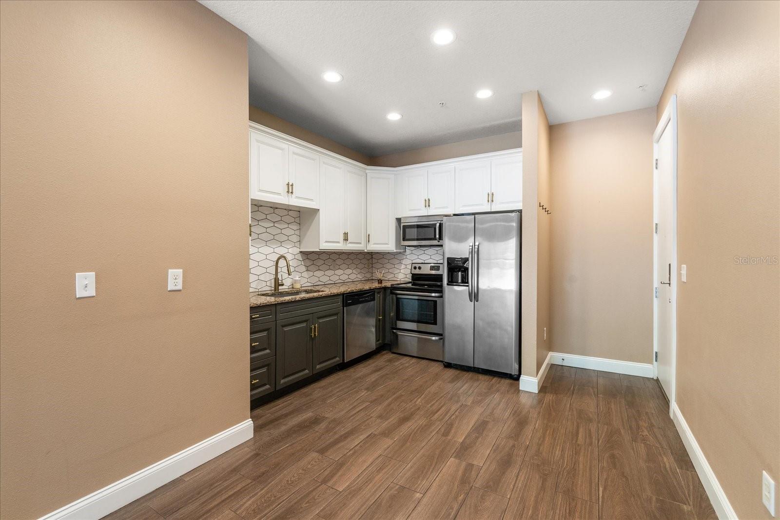 Image 22 of 35 For 2253 Central Avenue 206