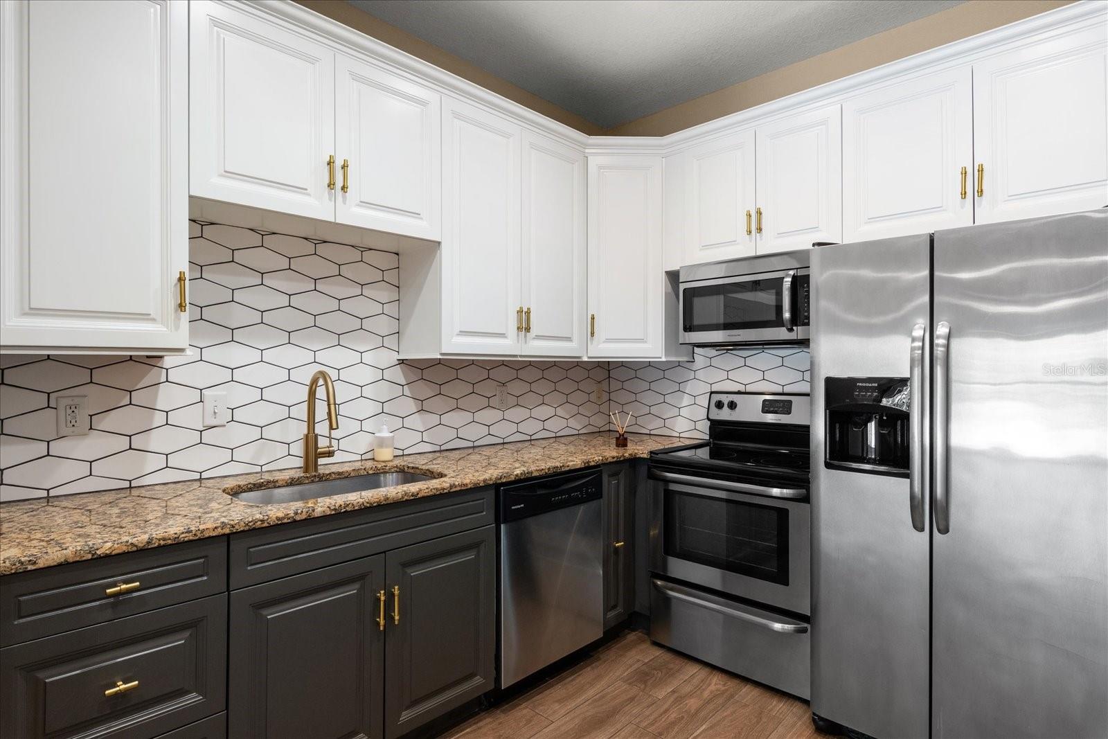 Image 7 of 35 For 2253 Central Avenue 206