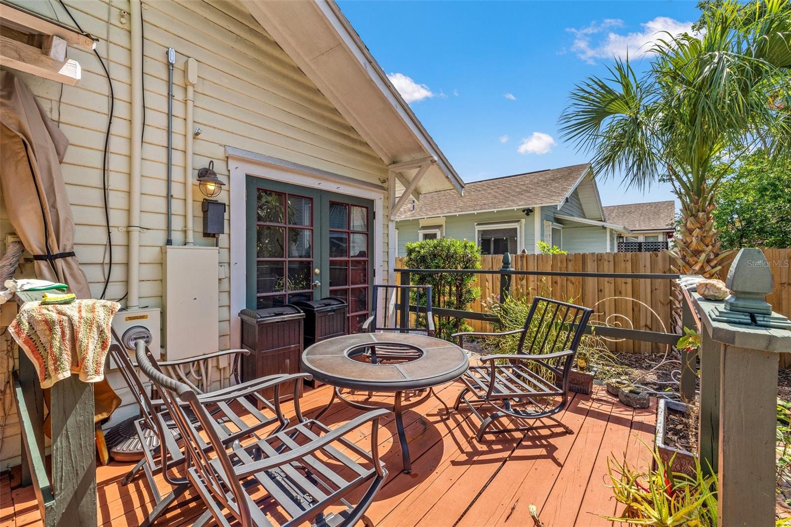 Listing photo id 16 for 2450 2nd Avenue N