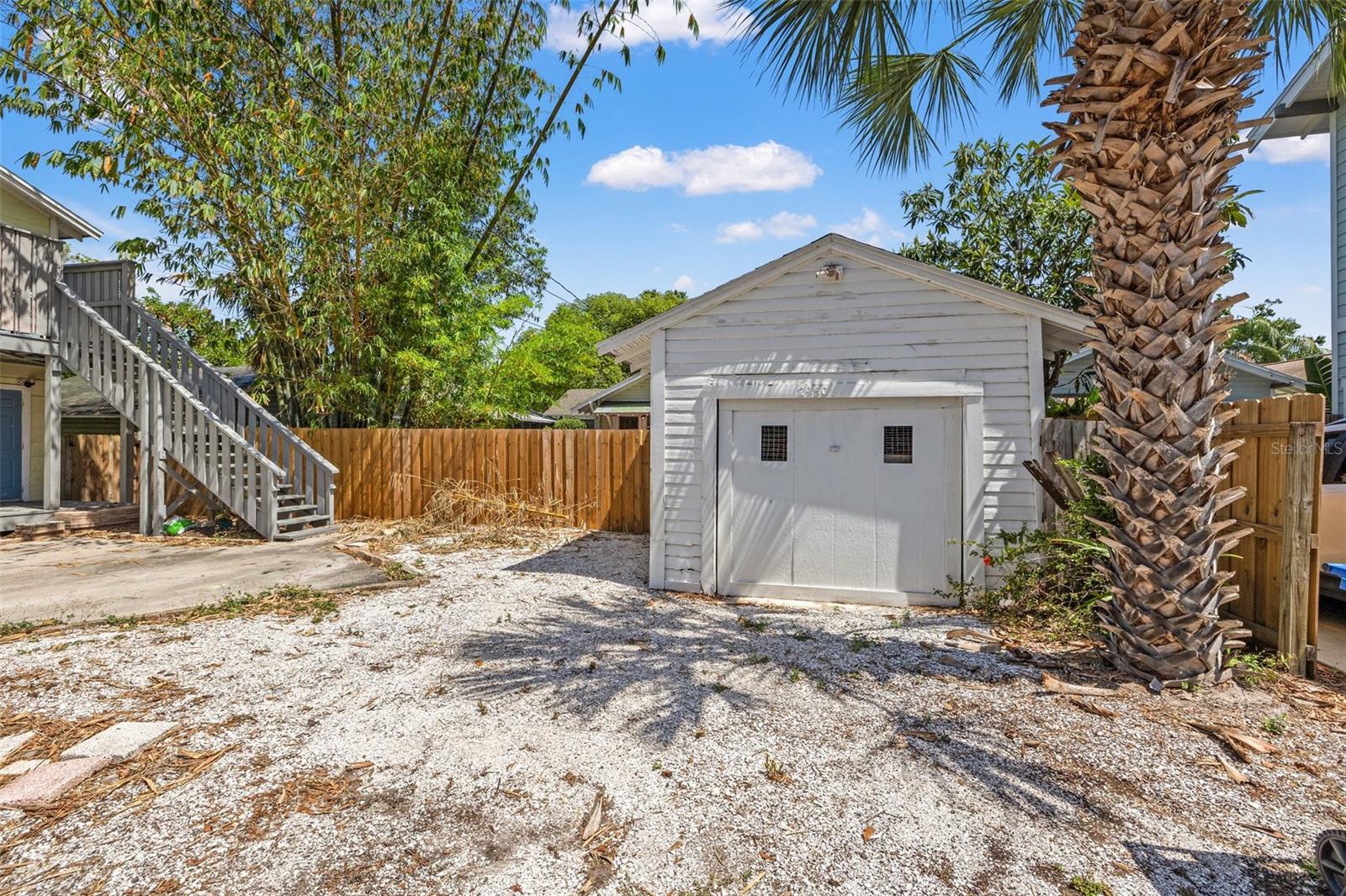 Listing photo id 20 for 2450 2nd Avenue N