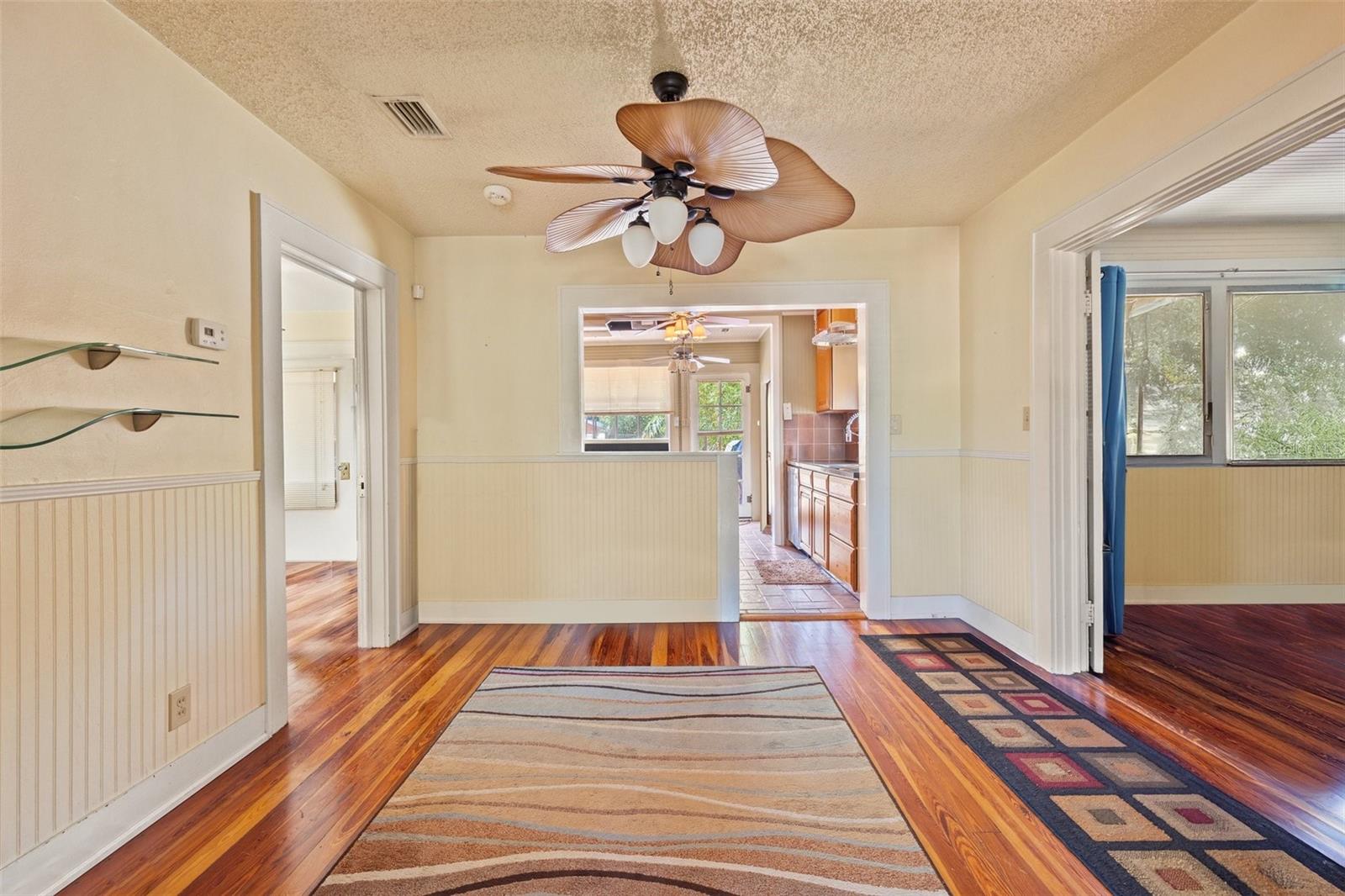 Listing photo id 6 for 2450 2nd Avenue N