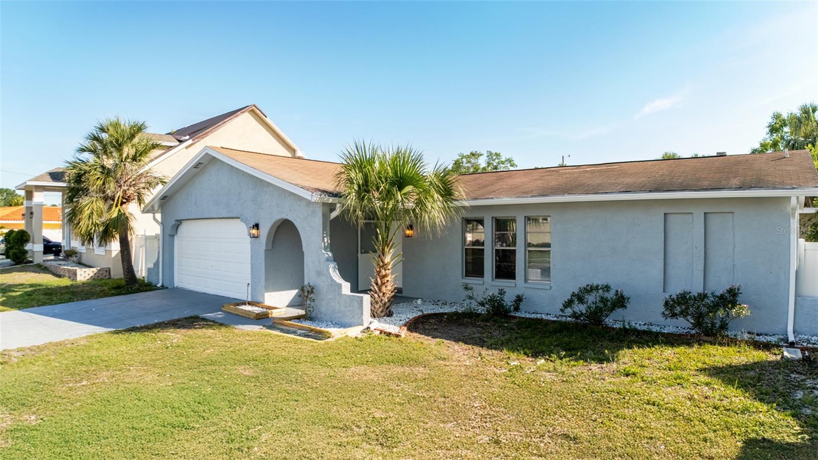 Image 4 of 36 For 10733 Drummond Road