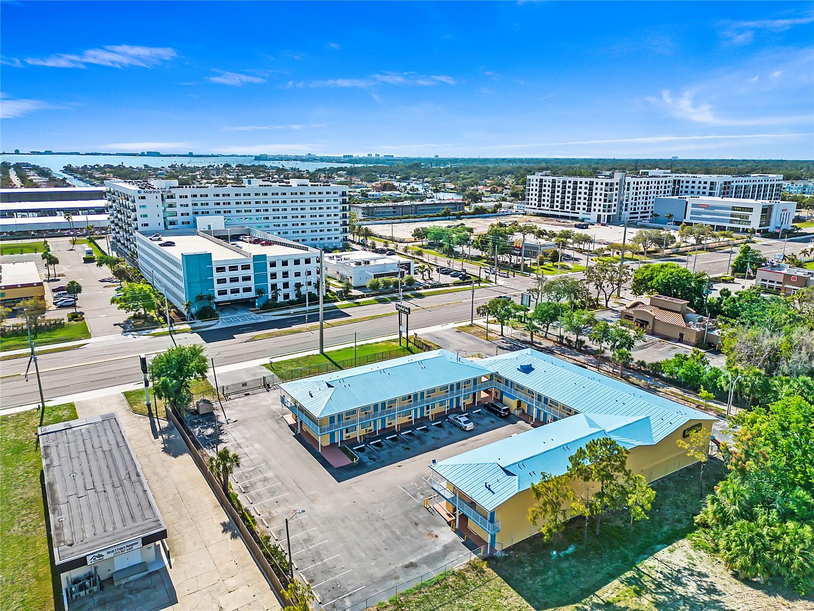 Listing photo id 21 for 4600 34th Street S