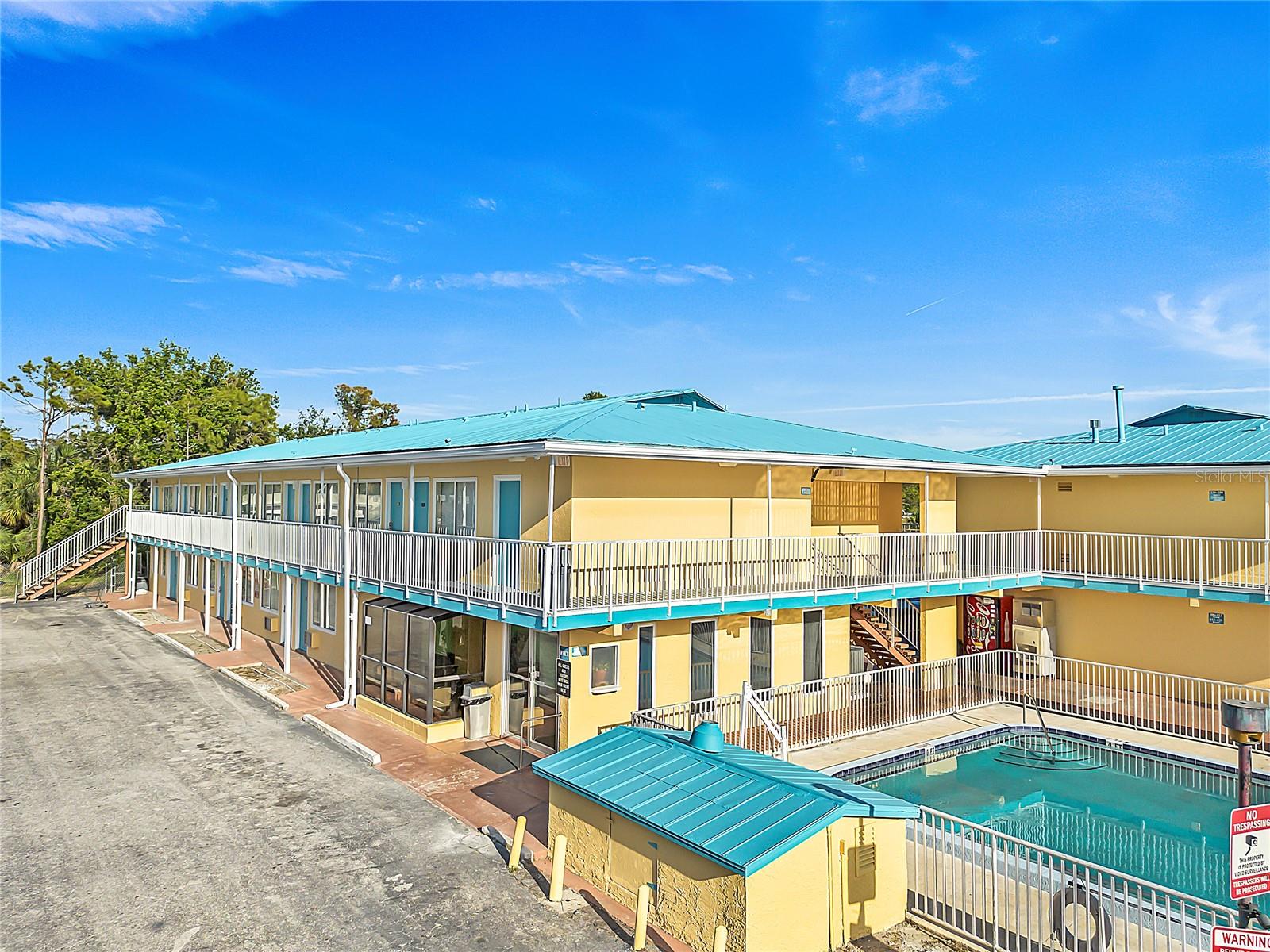 Listing photo id 23 for 4600 34th Street S