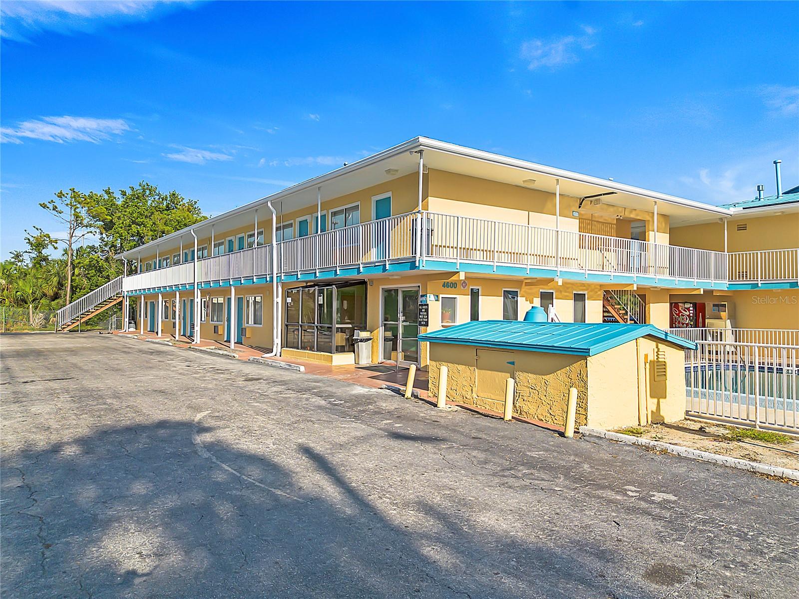 Listing photo id 24 for 4600 34th Street S