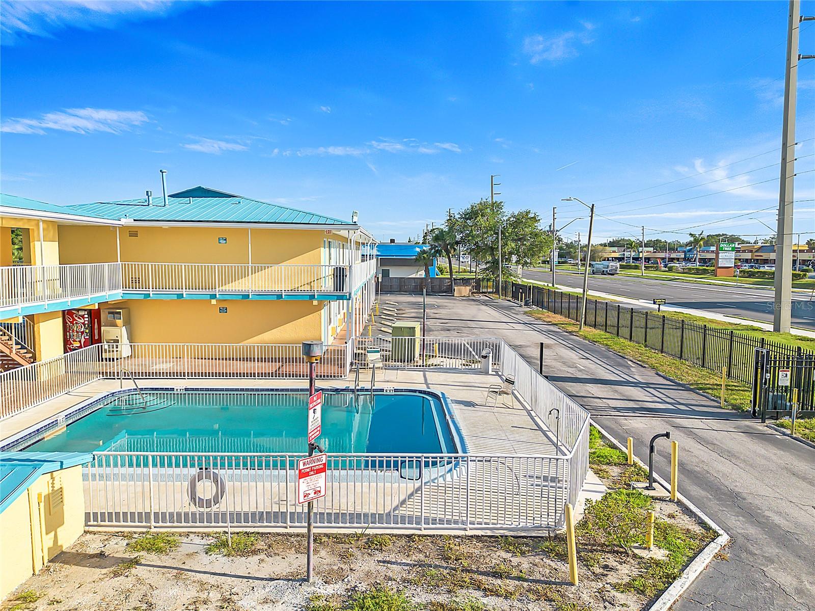 Listing photo id 25 for 4600 34th Street S