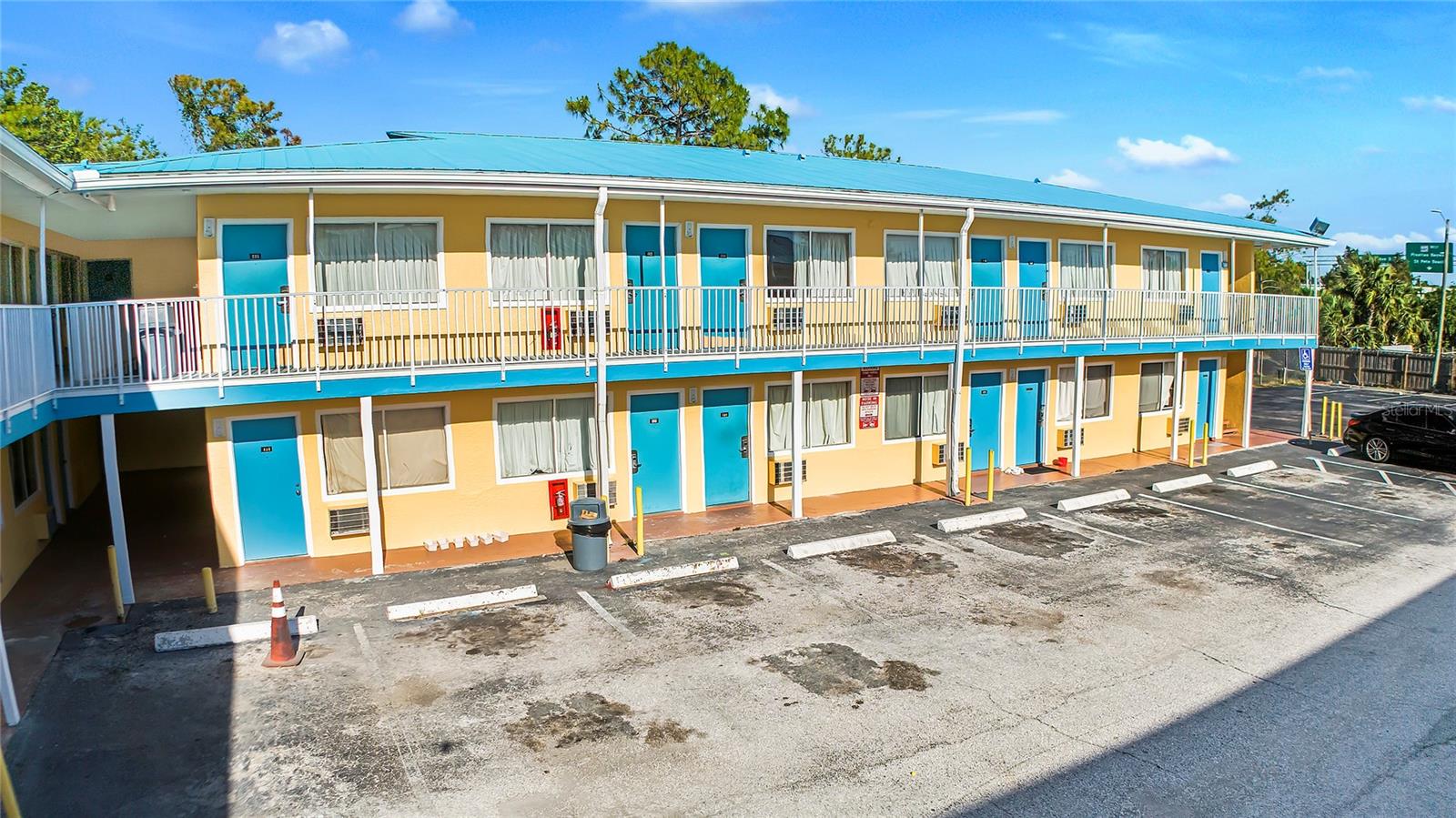 Listing photo id 30 for 4600 34th Street S