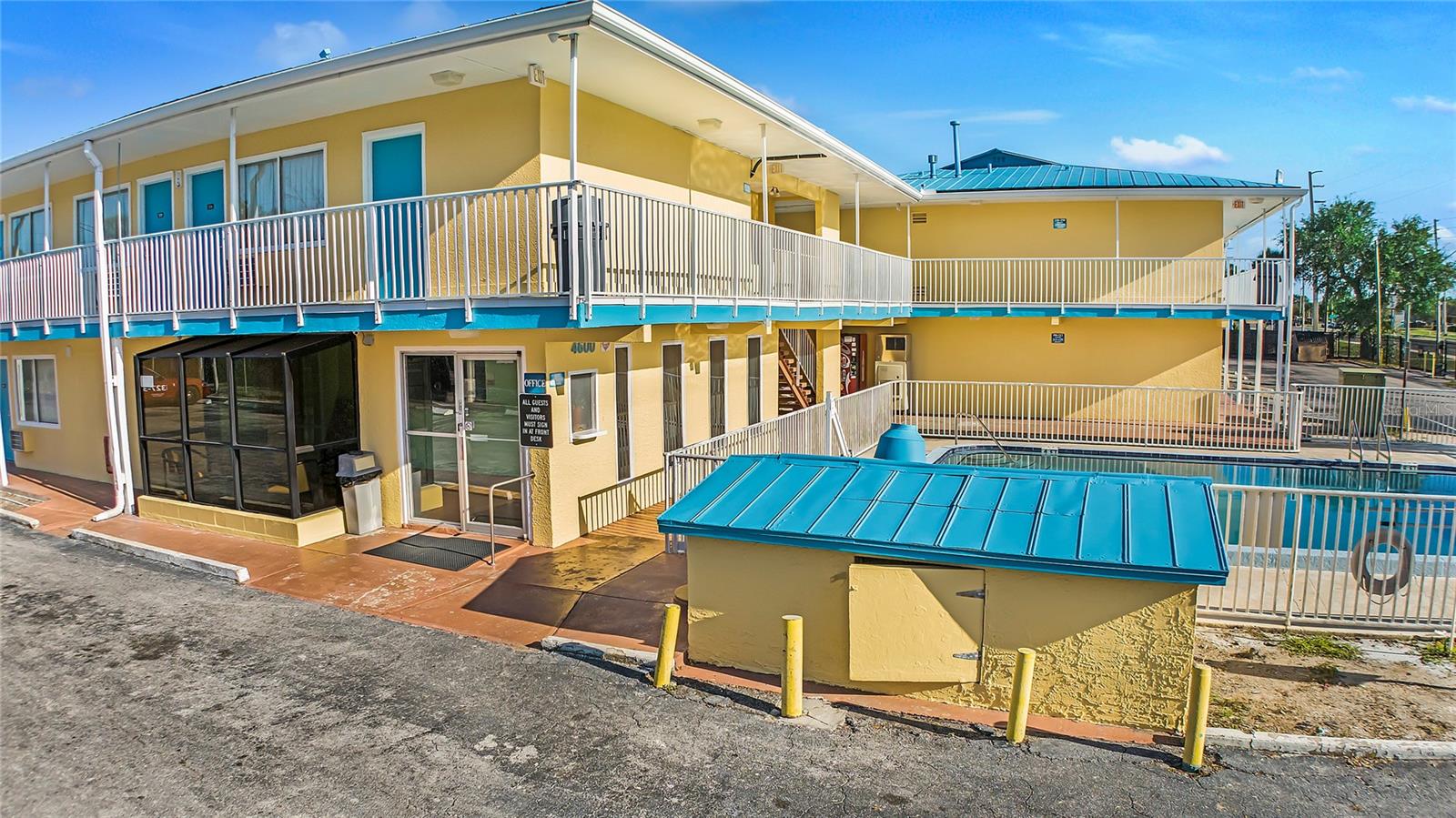 Listing photo id 31 for 4600 34th Street S