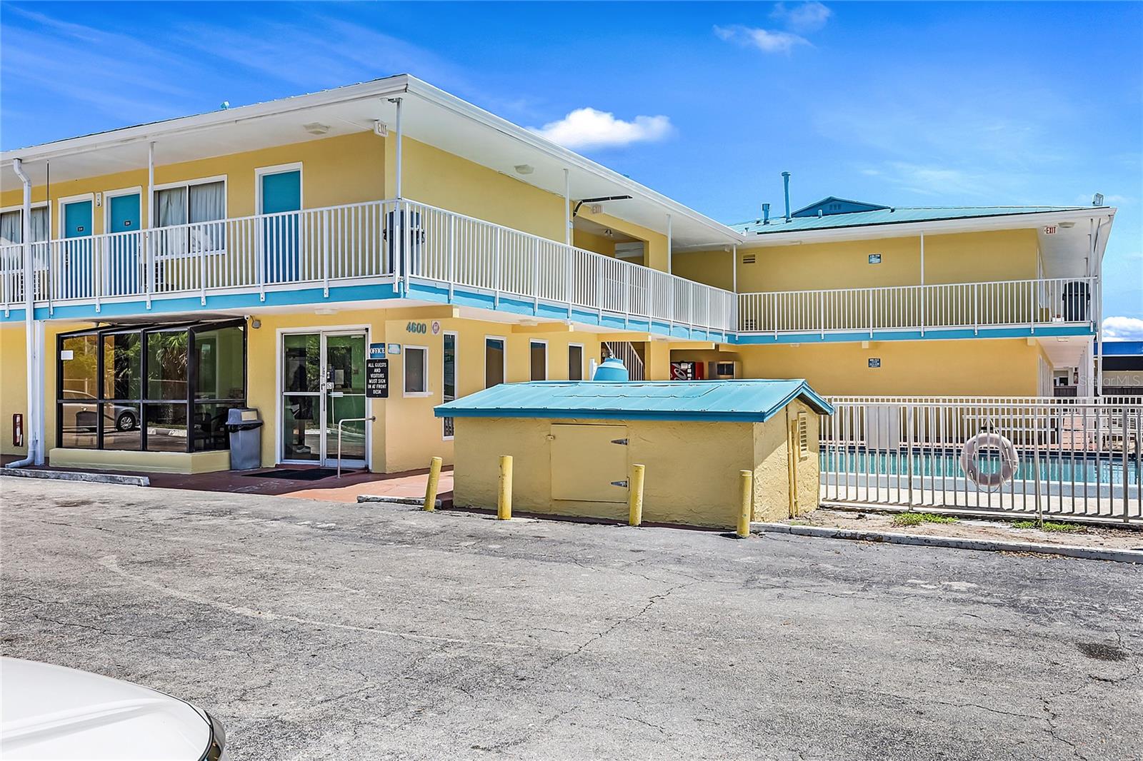 Listing photo id 34 for 4600 34th Street S