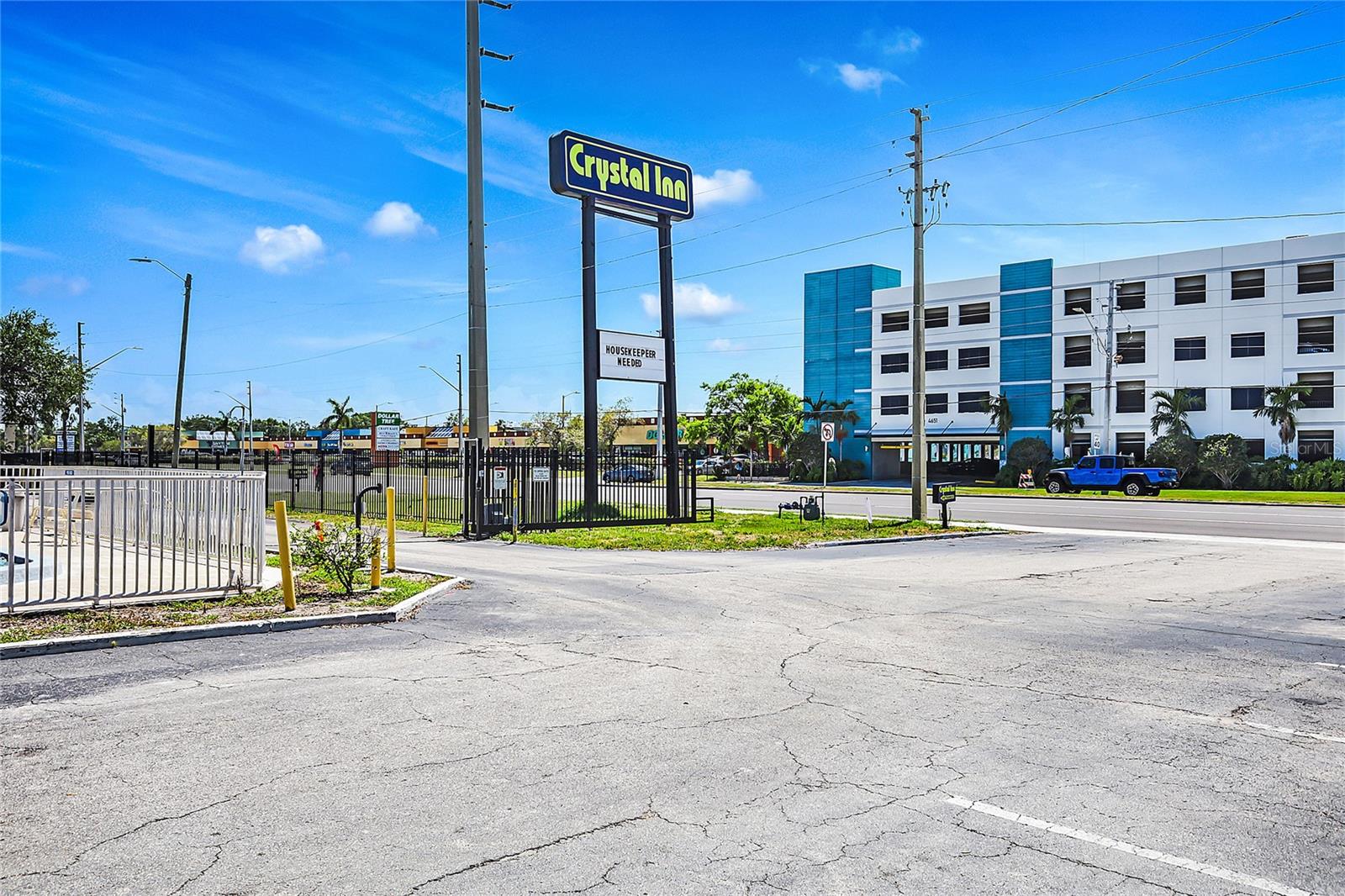 Listing photo id 35 for 4600 34th Street S