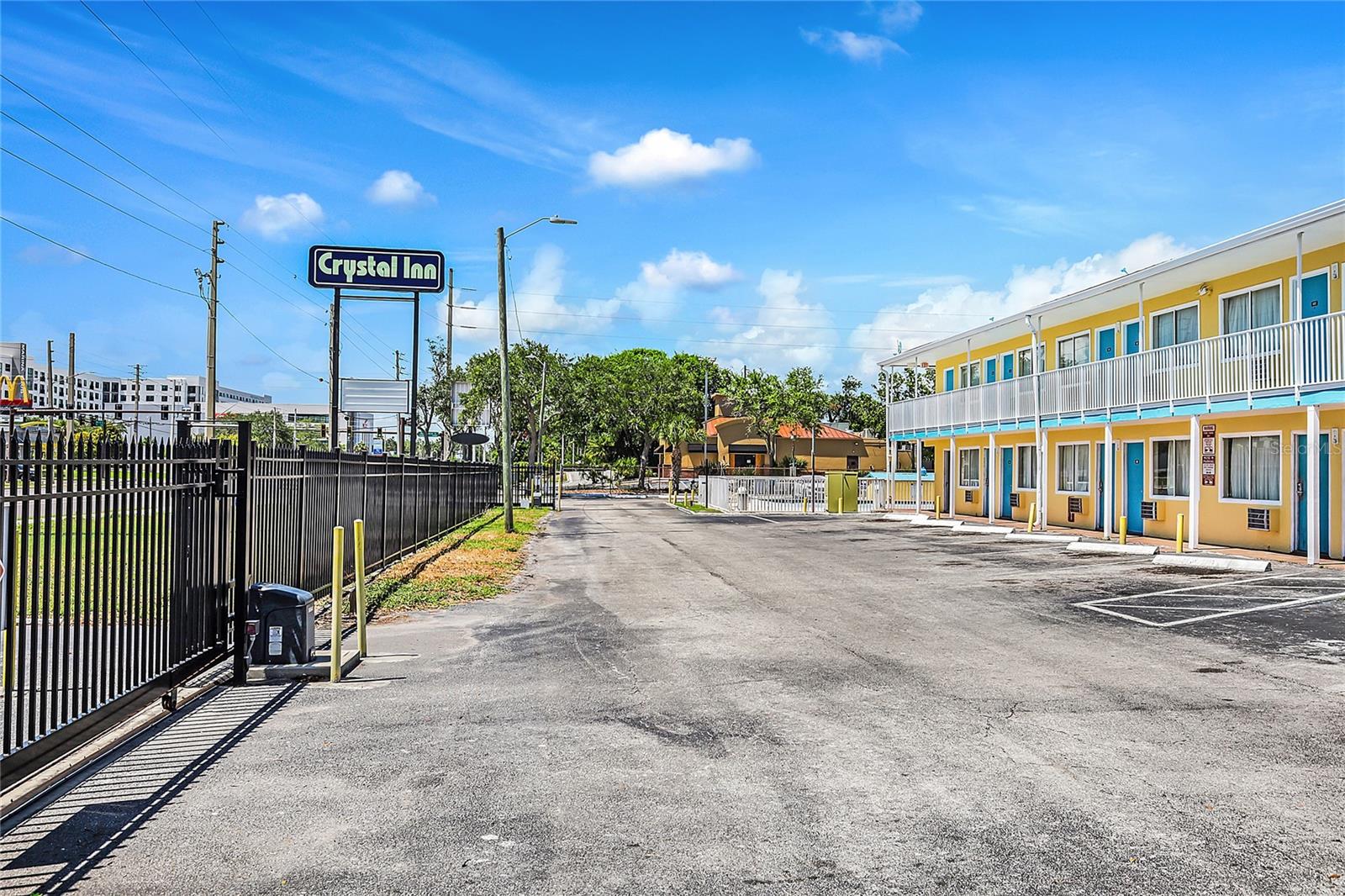 Listing photo id 40 for 4600 34th Street S