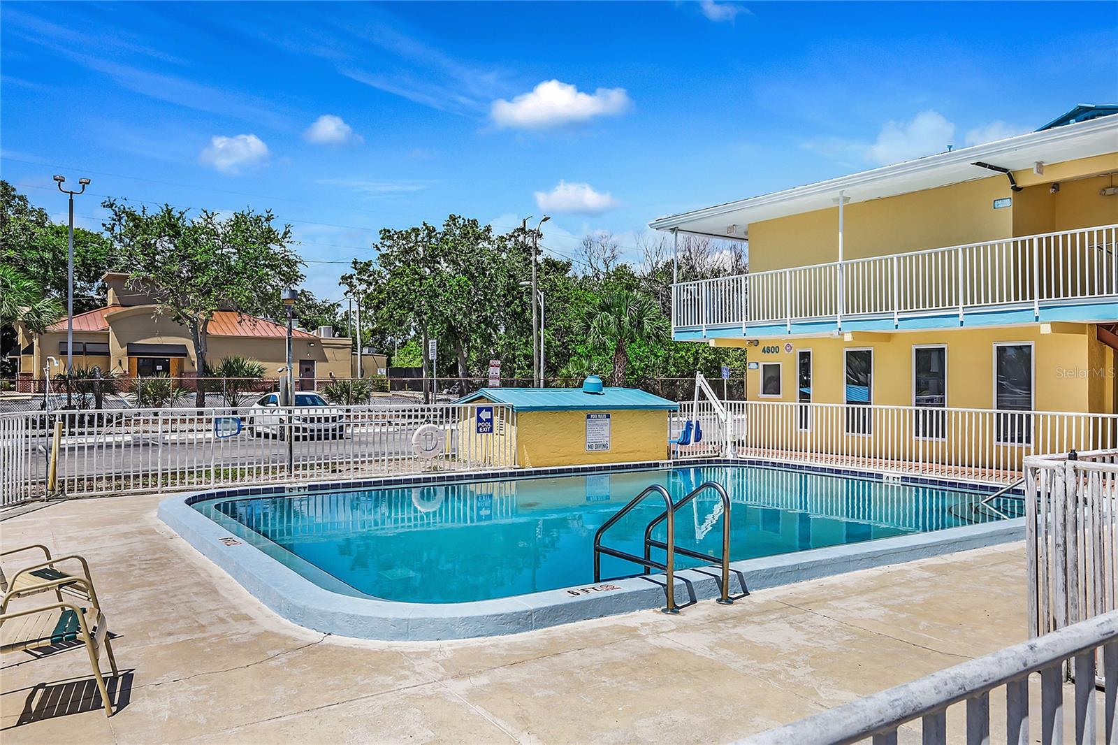 Listing photo id 46 for 4600 34th Street S