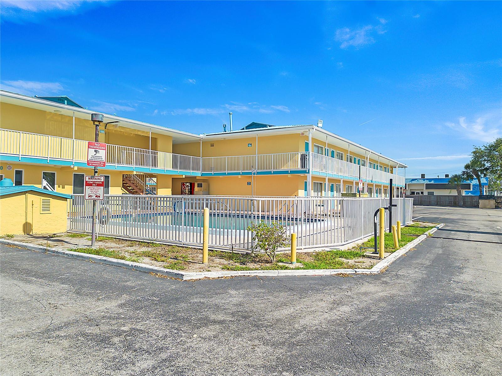 Listing photo id 5 for 4600 34th Street S