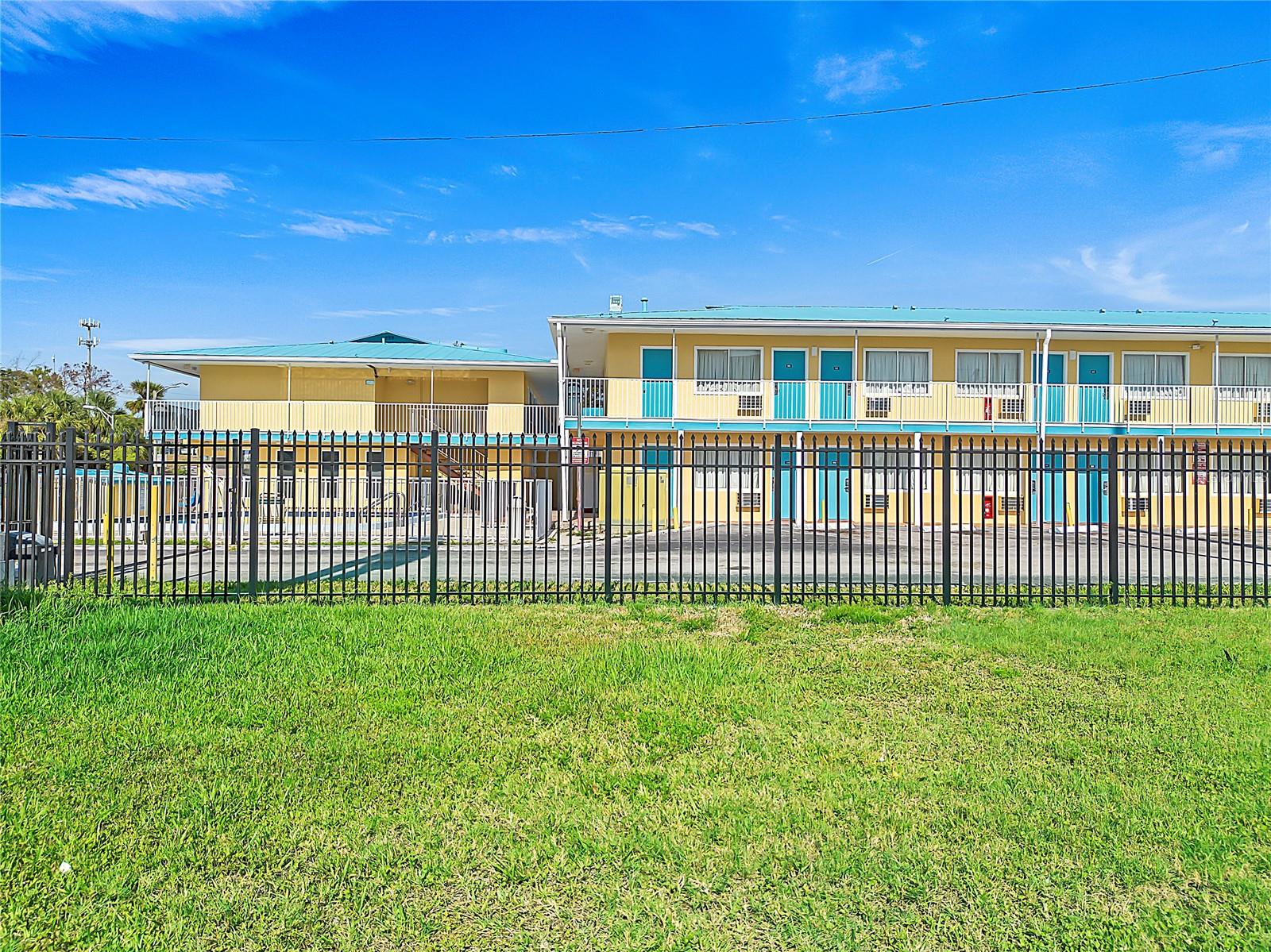 Listing photo id 7 for 4600 34th Street S