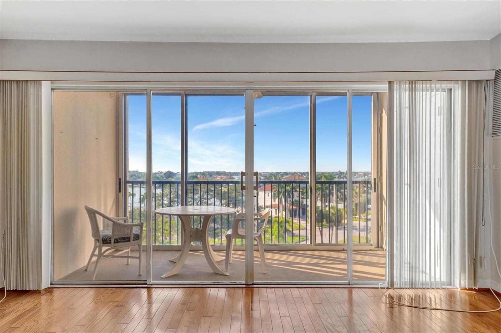 Listing photo id 8 for 10355 Paradise Boulevard 502