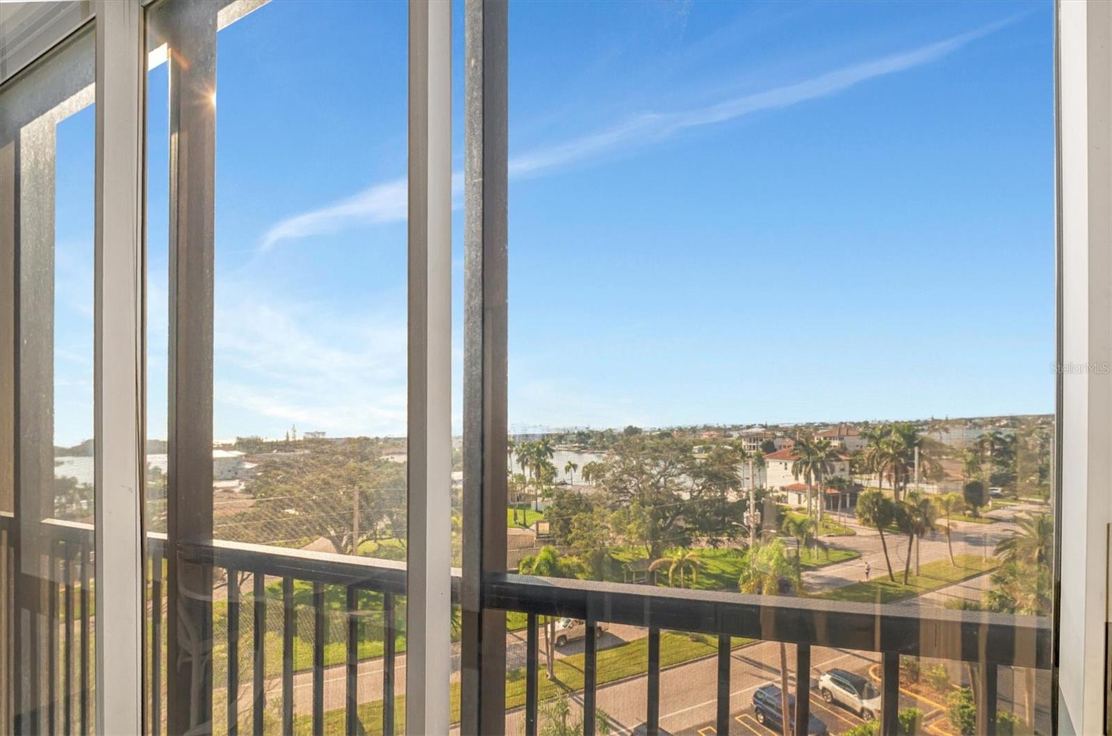 Listing photo id 11 for 10355 Paradise Boulevard 502