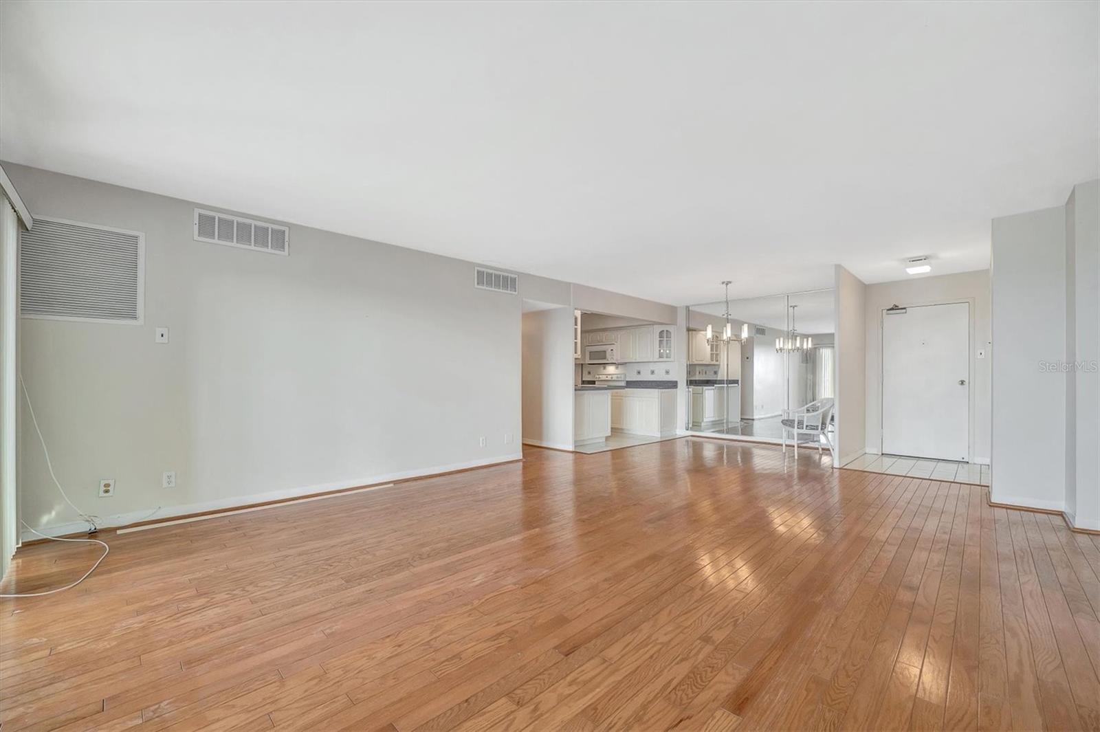 Listing photo id 14 for 10355 Paradise Boulevard 502