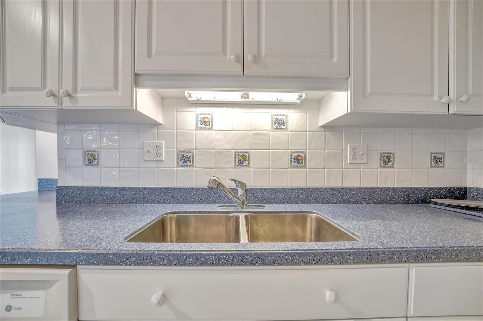 Listing photo id 18 for 10355 Paradise Boulevard 502