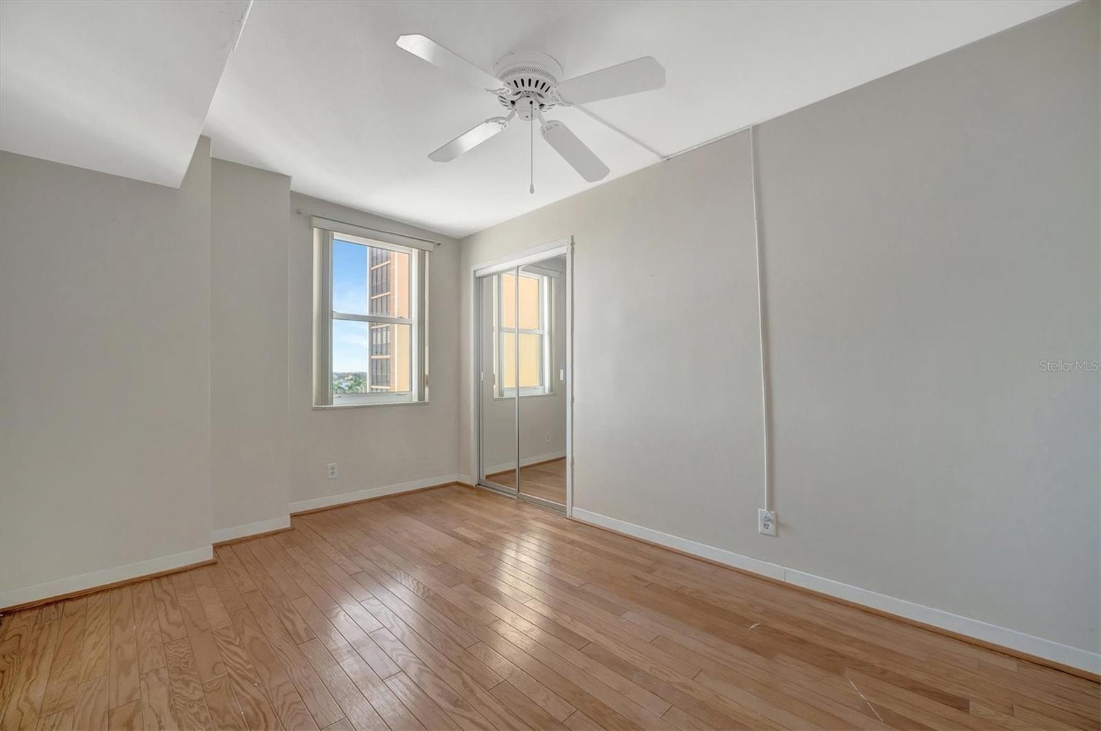 Listing photo id 22 for 10355 Paradise Boulevard 502