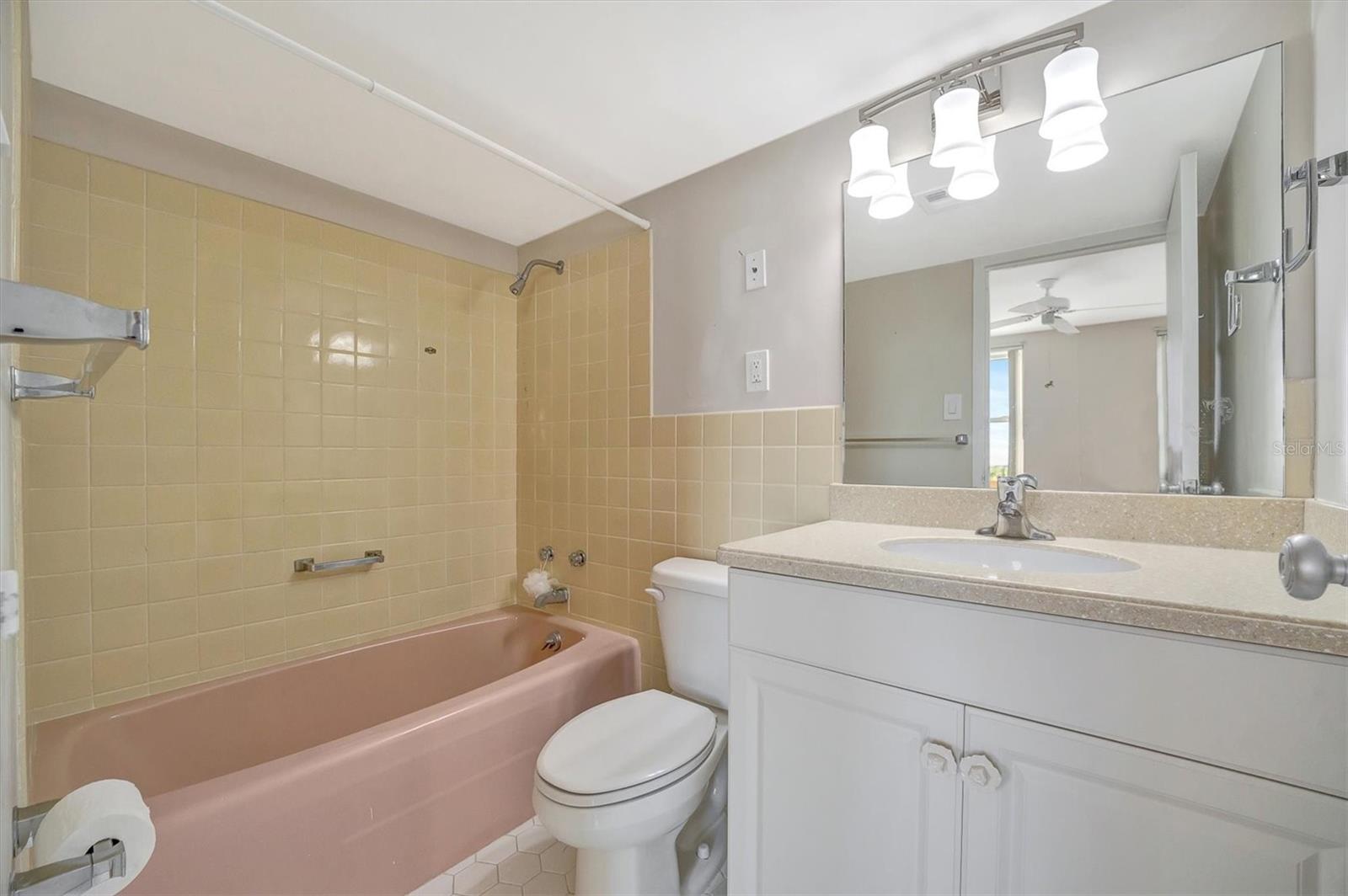 Listing photo id 28 for 10355 Paradise Boulevard 502