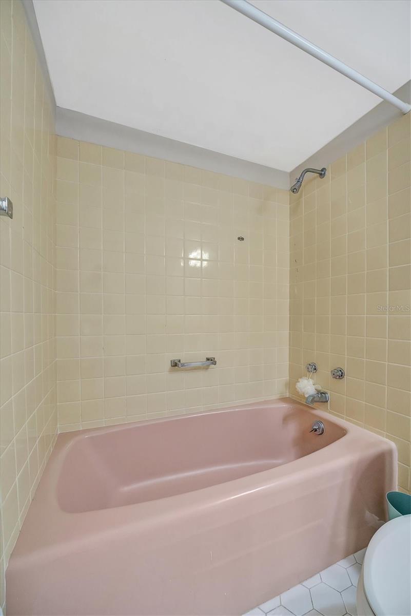Listing photo id 30 for 10355 Paradise Boulevard 502