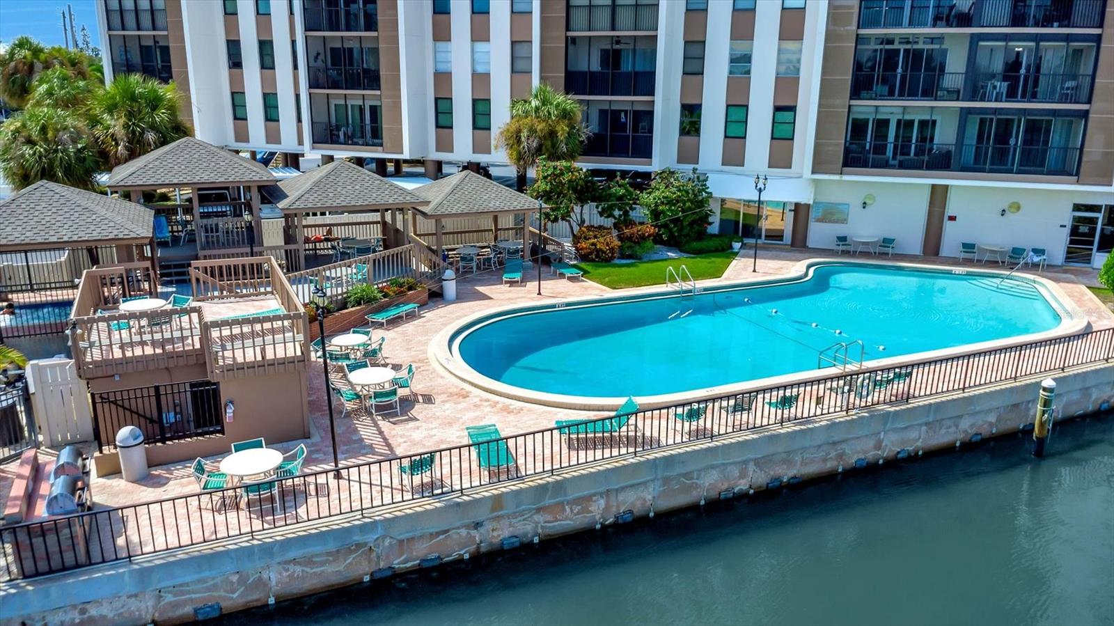 Listing photo id 2 for 10355 Paradise Boulevard 502