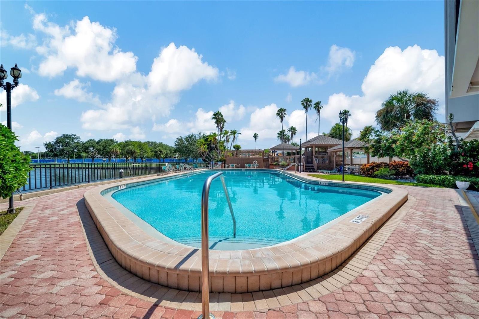 Listing photo id 38 for 10355 Paradise Boulevard 502