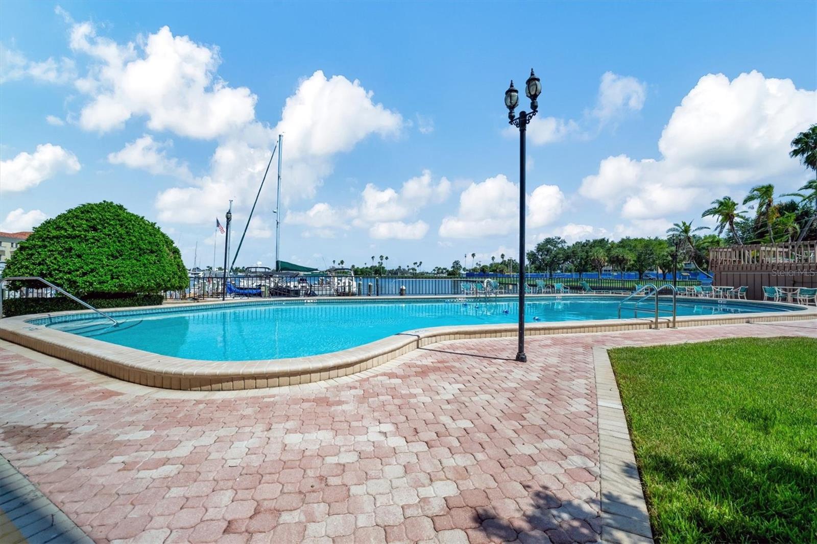 Listing photo id 39 for 10355 Paradise Boulevard 502
