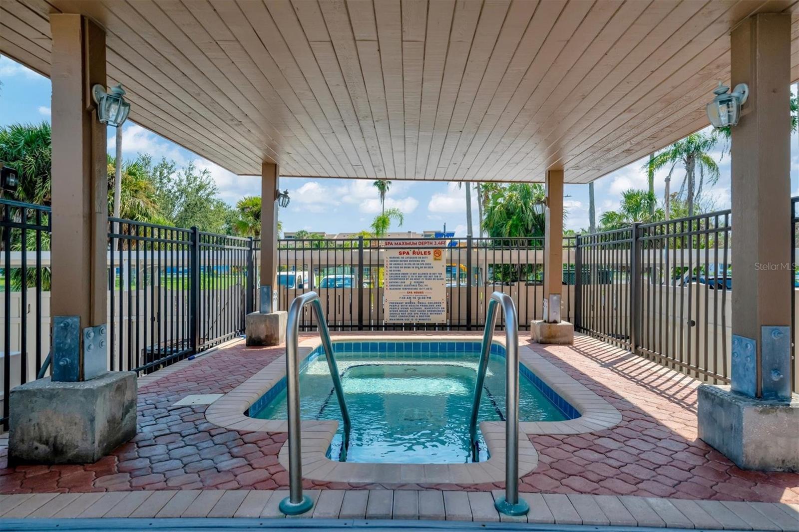 Listing photo id 43 for 10355 Paradise Boulevard 502