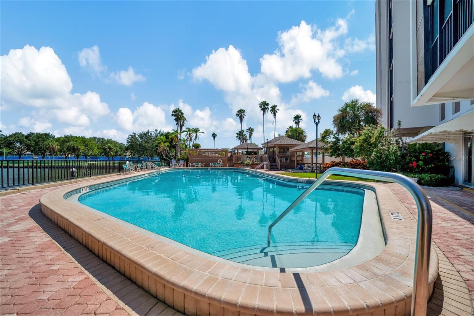 Listing photo id 46 for 10355 Paradise Boulevard 502