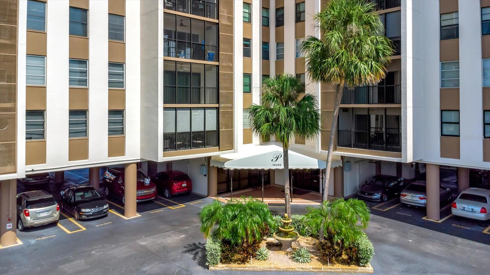 Listing photo id 3 for 10355 Paradise Boulevard 502