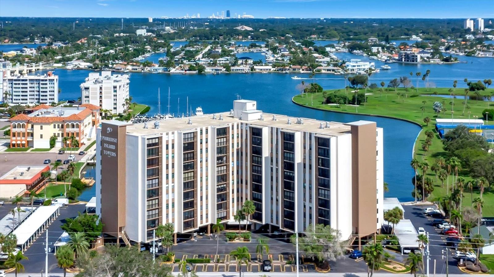 Listing photo id 50 for 10355 Paradise Boulevard 502