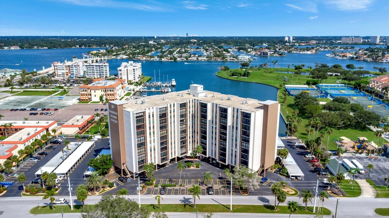 Listing photo id 51 for 10355 Paradise Boulevard 502