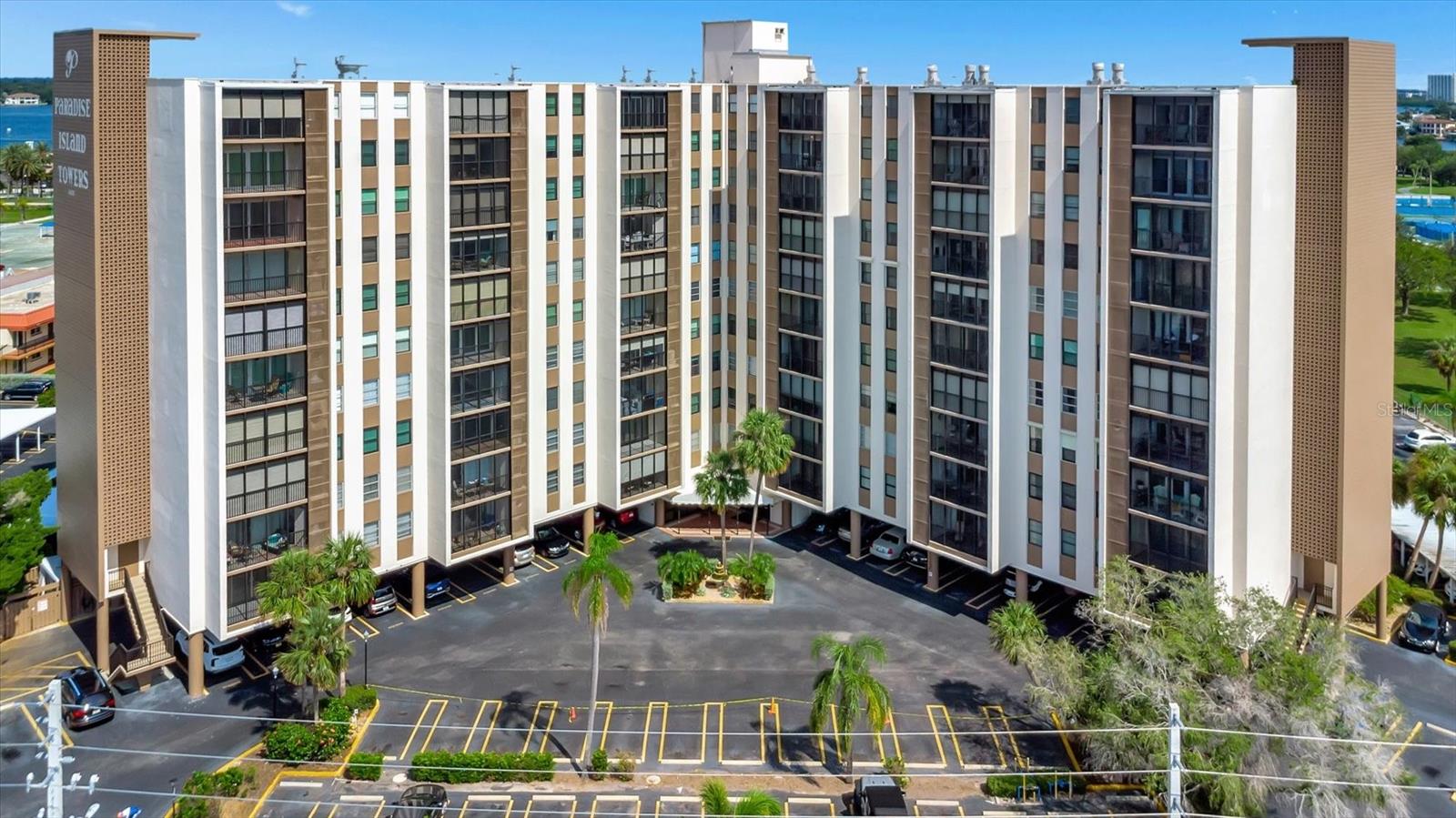 Listing photo id 52 for 10355 Paradise Boulevard 502