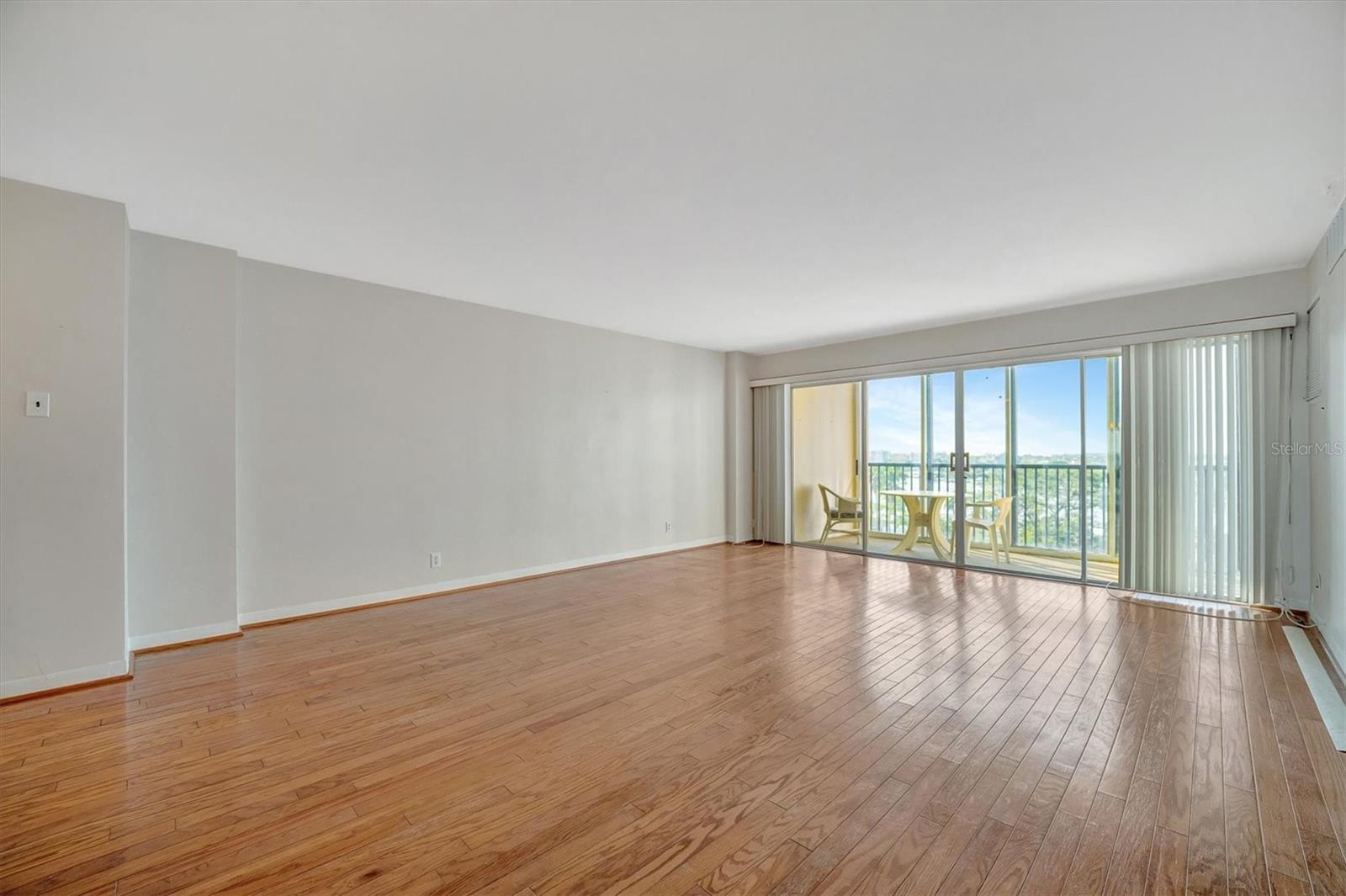 Listing photo id 7 for 10355 Paradise Boulevard 502