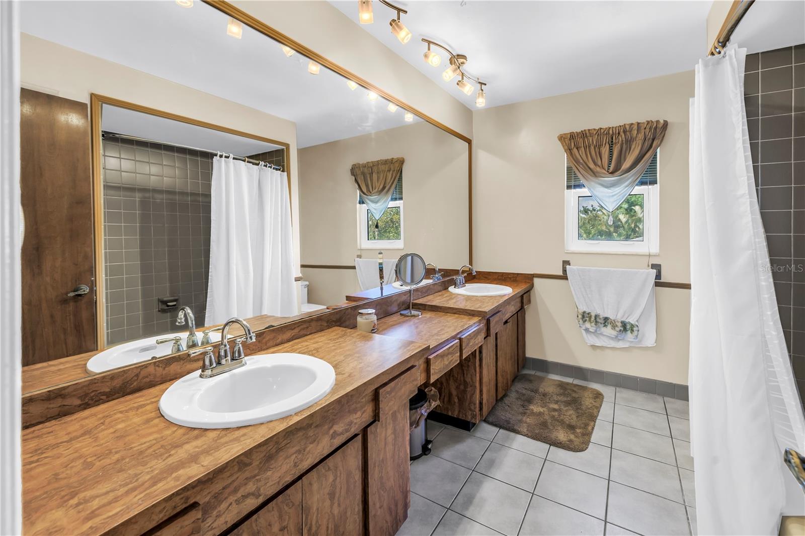 Image 30 of 78 For 1449 45th Avenue Ne
