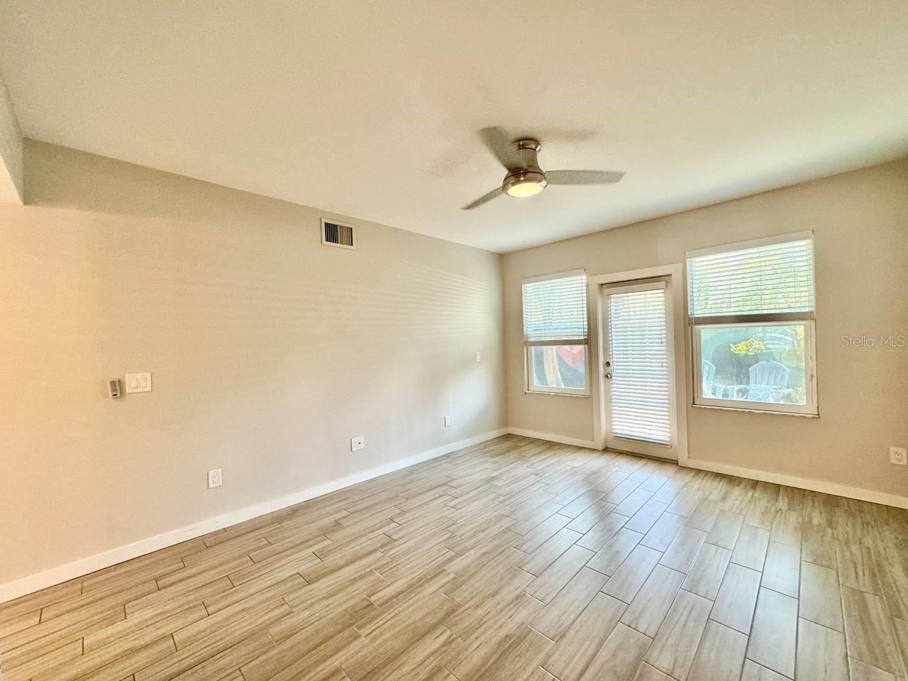 Image 12 of 27 For 4811 Bayshore Boulevard 404