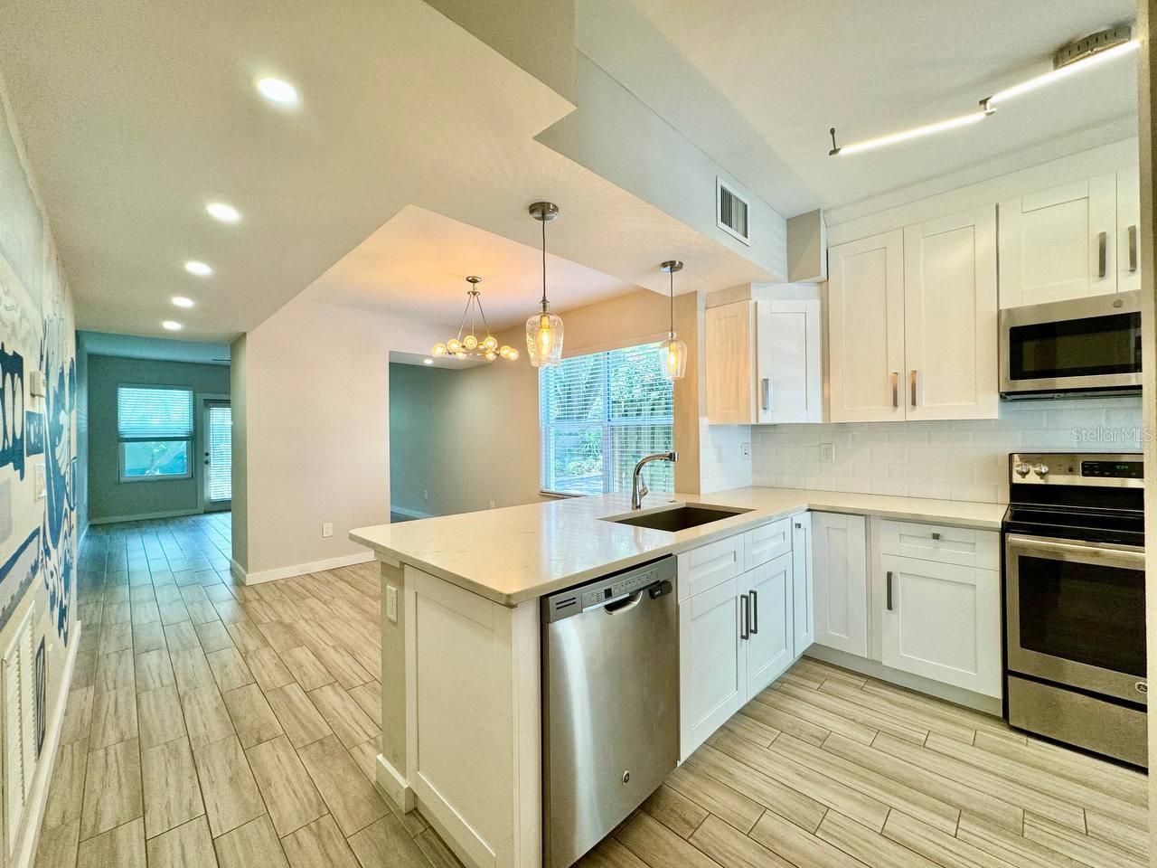 Image 3 of 27 For 4811 Bayshore Boulevard 404