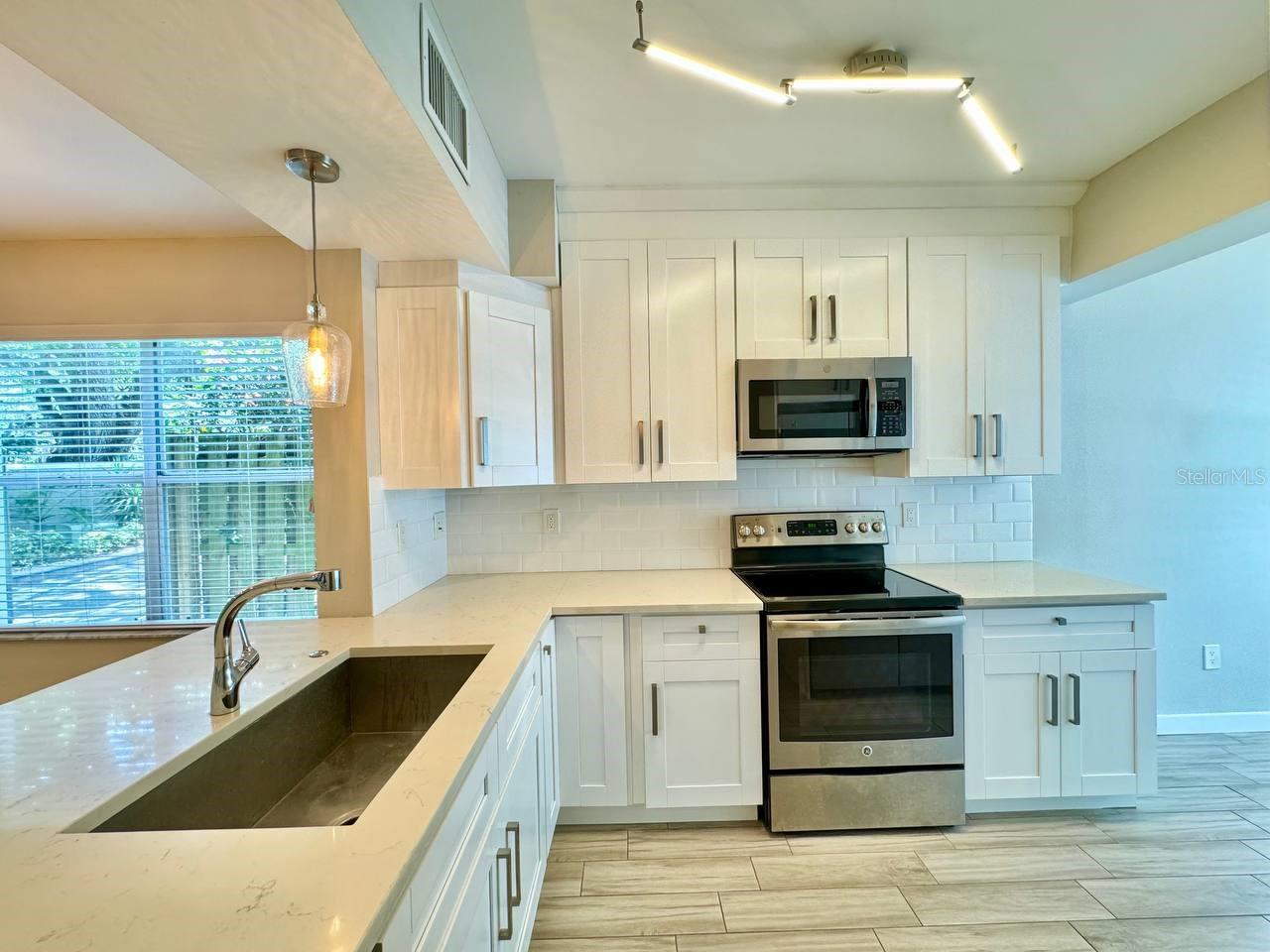 Image 4 of 27 For 4811 Bayshore Boulevard 404
