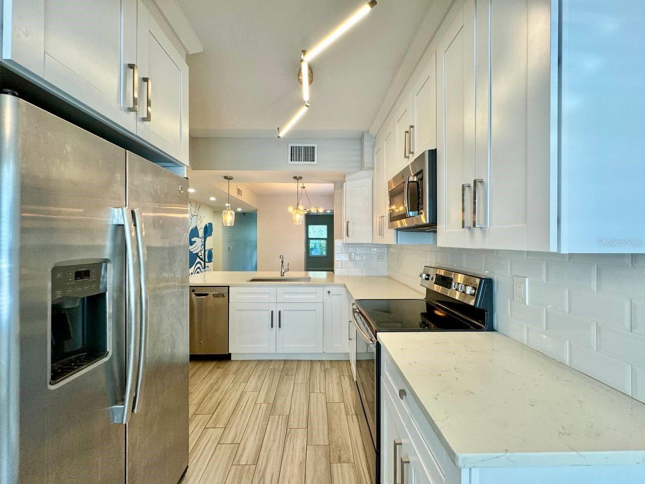Image 5 of 27 For 4811 Bayshore Boulevard 404