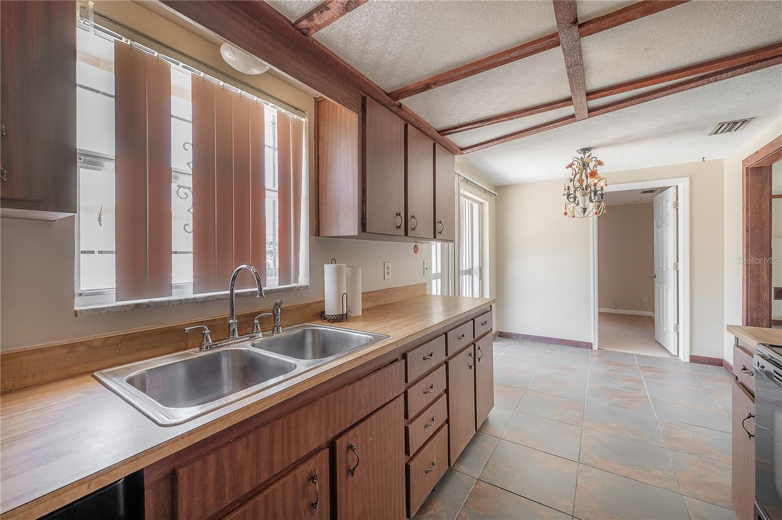 Listing photo id 9 for 2614 Liberty Street