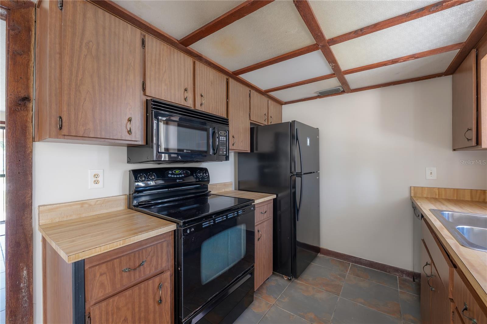 Listing photo id 7 for 2614 Liberty Street