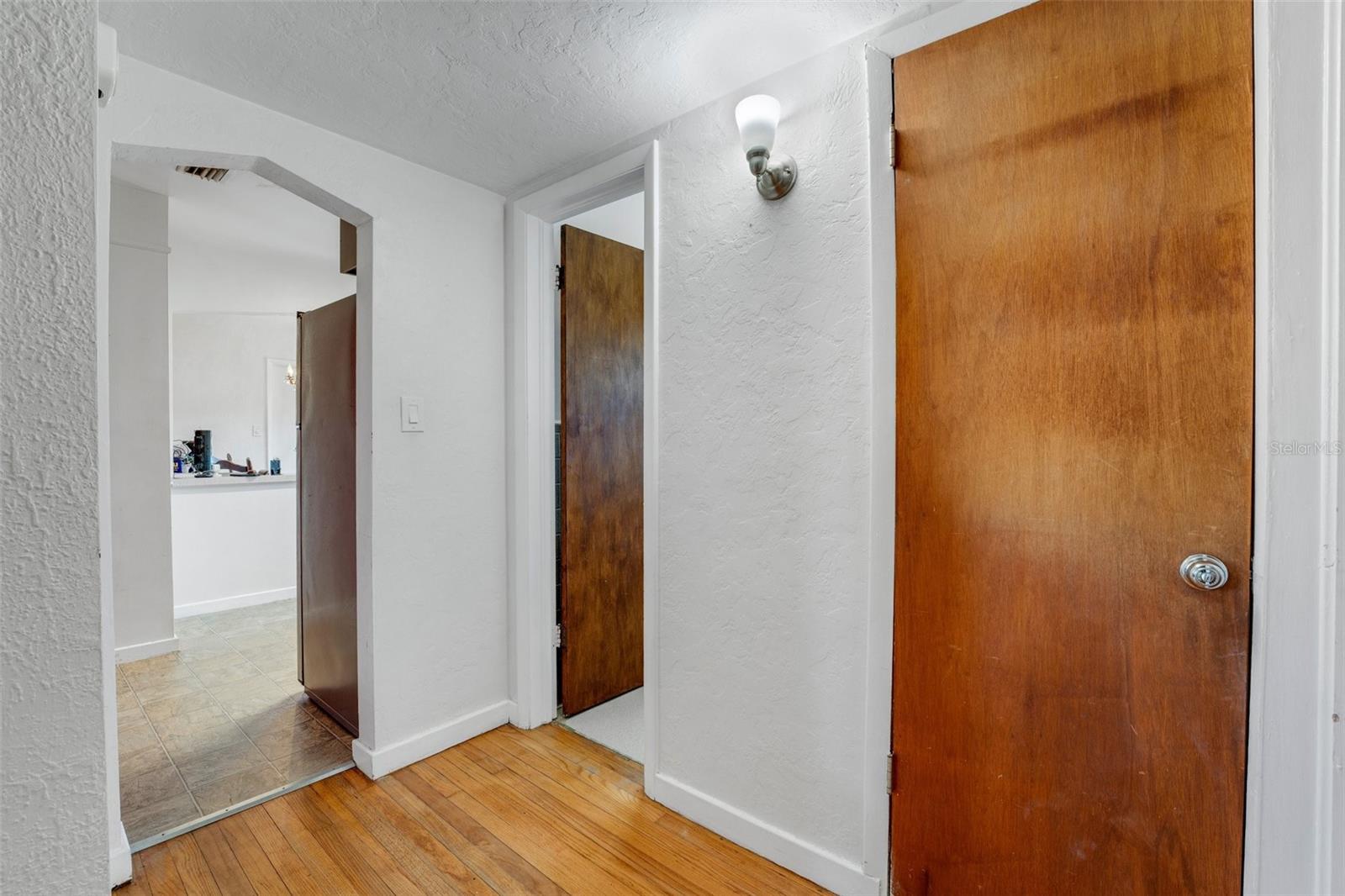 Image 17 of 40 For 5711 9th Avenue N
